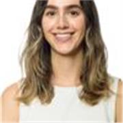 Hablante nativa de ingles, y trabajaba por 15 anos en puestos enfocados en la interpretación y traducción entre ingles y español