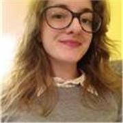 Ragazza laureata in traduzione offre lezioni private e ripetizioni