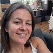 Enthusiastic personal trainer and health coach dedicated to helping people reach their goals