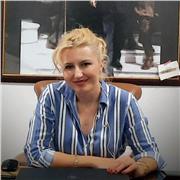 Her yaştan öğrenciye İngilizce ve Türkçe öğretebilirim. Konuşma pratiğine; ödev yapmaya destek verebilirim.