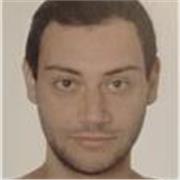 Fisico Medico giovane e entusiasta per lezioni di matematica e fisica. metodi alternativi alla carta e penna