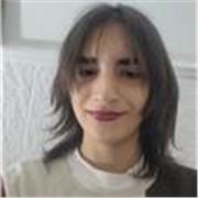 Estudiante de profesorado de Literatura imparte clases a estudiantes de todas las edades