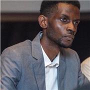 Prof à distance donne des cours et aide aux devoirs pour les étudiants du premier cycle.