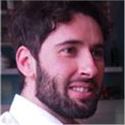 A Torino, Fabrizio ha 36 anni, un dottorato di ricerca in Scienze e Tecnologie Alimentari e la passione per la condivisione della conoscenza.



