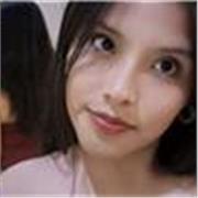 Profesora de matemáticas basica imparte clases a niños y adolecentes