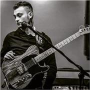 Docente di chitarra impartisce lezioni di chitarra elettrica acustica e classica