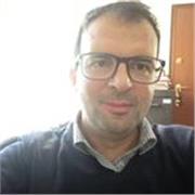Sono un avvocato di quarant'anni che nutre una grande passione per l'insegnamento, mi piace vedere i ragazzi crescere e imparare ad affrontare le sfide poste dalla scuola/dall'Università e dalla vita