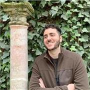 Laureato magistrale offre lezioni in materie umanistiche (Storia, Filosofia, Latino, Greco Antico, Storia del'Arte, Italiano)