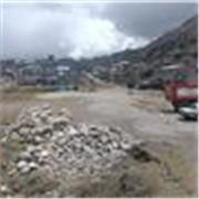 Profesor de matemáticas imparte clases a jóvenes con dificultades en su aprendizaje