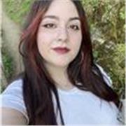 Studentessa universitaria impartisce lezioni di inglese, qualsiasi materia umanistica e biologia a studenti da elementari a liceo