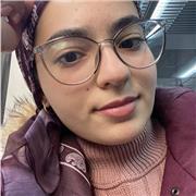 Professeure d’espagnol avec formation en langue et littérature hispaniques et expérience dans l’enseignement à différents niveaux