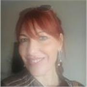 Profesora de dibujo y pintura, especialmente trabajo el retrato, la ilustración y las manualidades. Mi trabajo ha sido en colegios