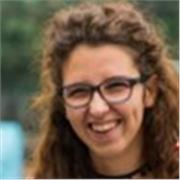 Studentessa universitaria offre ripetizioni di filosofia per superiori e universitari