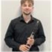 Titulado en el conservatorio superior de país vasco (musikene) ofrece clases de clarinete a todos los niveles