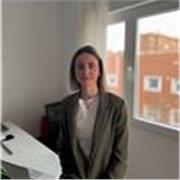 Profesora de inteligencia artificial y datos a estudiantes de secundaria, universitarios o adultos interesados en iniciarse o prof