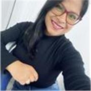 Profesora de Comunicaciones dicta clases a universitarios