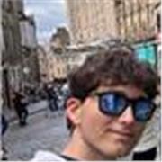 Estudiante de IB y graduado de IGCSE con notas sobresalientes que ayuda a sus alumnos a obtener buenas notas