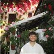Soy un estudiante de universidad con un nivel de inglés alto