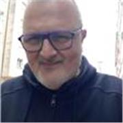 Profesor multilingüe con 26 años de expetiencia.Adultos.Experiencia en preparación de exámenes oficiales y contexto empresarial.