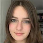 Ciao, sono Francesca e ho 19 anni, studio Economia e ho frequentato il liceo classico