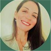 Profesora y traductora de Inglés. Grado universitario con especialización en Inglés para Extranjeros en Kingston University.