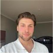 Personal-Trainer, der Jugendlichen hilft, wieder fit zu werden, sowohl mental als auch körperlich.