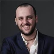 Cerchi un insegnante composto e pronto a supportarti davvero? Allora sono la persona che fa al caso tuo!