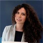 Profesor de Administración imparte clases a estudiantes de media superior