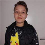 12 jähriger Schüler der Grundschülern Nachhilfe in Mathe anbietet