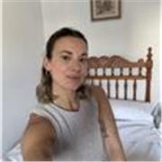 Tengo 30 años y llevo 6 años dando siendo maestra de educación infantil y primaria y doy clases de apoyo o inglés online.