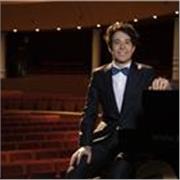 Pianista profesional en busca de una formación completa: trinomio investigador-docente-intérprete.

Concertista, pedagogo, investigador e improvisador..., pero también arreglista musical, asesor musical y divulgador cultural.

- Graduado en Interpretación