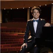 Pianista profesional en busca de una formación completa: trinomio investigador-docente-intérprete.
Concertista, pedagogo, investigador e improvisador..., pero también arreglista musical, asesor musical y divulgador cultural.
- Graduado en Interpretación