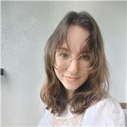 Ragazza bilingue offre lezioni di inglese per bambini e adulti a Bologna e online. Con 5 anni di esperienza e laurea in didattica.