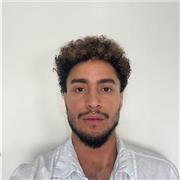 Enseignant de français diplômé ayant aussi un Master en Traduction.