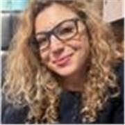 English teacher with 14 years of experience. Live in Milan with possibility of giving online lessons. 