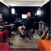 Ingegnere del suono professionista impartisce lezioni di produzione musicale, mix, mastering 