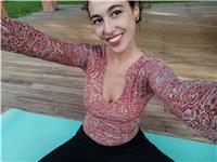 Profesora de yoga. Formada en Hatha yoga y Yin yoga . Todos lo niveles