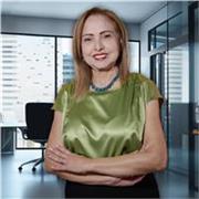 Profesora de Economía con más de 20 años como formadora y dominio de la gestión empresarial y financiera.