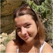 Chica de 18 años recién graduada de bachillerato imparte clases de catalán, castellano, mates y química a primaria y ESO