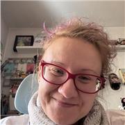 Profesora de Geografía e Historia y de español para extranjeros.