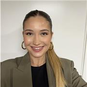 Soy una estudiante de segundo curso de Publicidad, RPP y marketing y mi especialidad son las lenguas: catalán, castellano e inglés