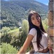 Estudiante de medicina, excelente en ciencias y lenguas.