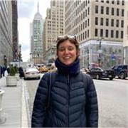 Diseñadora, ilustradora y profesora de arte, con experiencia en educación primaria, secundaria y adulta. 