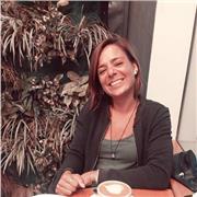 Ich wohne in Deutschland, komme aus Serbien und spreche neben diesen zwei Sprachen noch Englisch, Spanisch und Französisch und unterstütze gerne, wo ich kann :-)