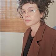 Aulas de língua portuguesa no modo online e presencial para crianças e adultos