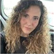 Maestra de primaria titulada con mención en Educación Física 