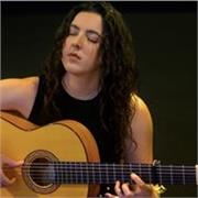 Profesora de guitarra flamenca, lenguaje musical, armonía, composición o acompañamiento al cante y baile.