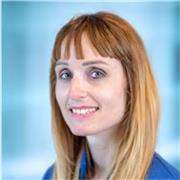 Propose des cours de français pour tous les niveaux.