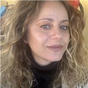 Sono Anna aiuto i bambini della scuola primaria nei compiti