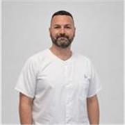 Soy Celador en hospital infantil con una sonrisa